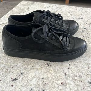 Peter Nappi black leather lace up sneaker size 39